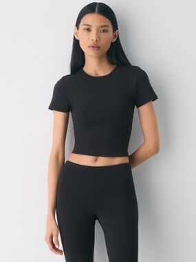 Aritzia Babaton Black Countour Waist Top